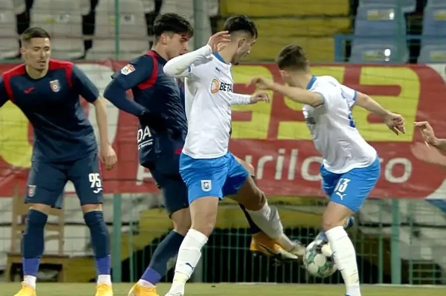 Istvan Kovacs nu vede penalty la faultul lui Marco Dulca la Andrei Ivan