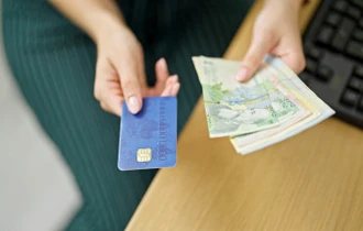 Cardurile au fost blocate. Românii nu mai au acces la banii de pe carduri: Tichetele au expirat!