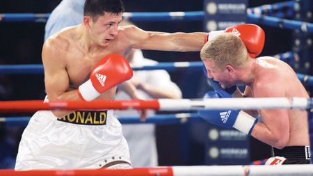 Floyd Mayweather a luat la țintă un român!** "The Trill" impresionează în Las Vegas, "Money" Mayweather îl vrea în echipa lui: "Sunt mulți cu ochii pe el, va semna cu un promoter mare"