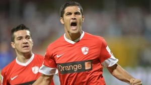 INTERVIU Luchin: "Sper ca Dinamo să-și schimbe fața din meciul cu Viitorul și să surprindă plăcut cu Steaua". Stoperul spune de ce a ezitat să meargă în Bulgaria