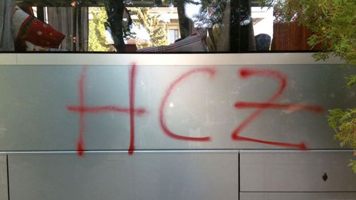 Autocarul lui Oltchim a fost vandalizat la Zalău:** "Asta ne mai lipsea"