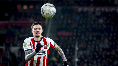 Antrenorul lui PSV a tunat după meciul în care Dennis Man a dezamăgit. „Efectiv mă gândeam: la ce mă uit?”