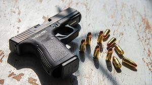 „Prefer să dispari sau să îți tragi un glonț în cap”. Au apărut înregistrările dintre impresară și soțul ei milionar