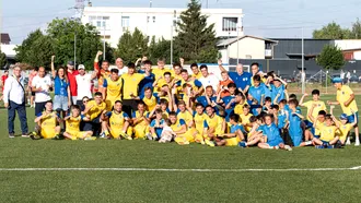 Corona Brașov a promovat în Liga 3 și este deja cu gândul la Liga 2. Echipa antrenată de Marian Constantinescu a câștigat barajul cu CS Agnita și a terminat sezonul fără înfrângere