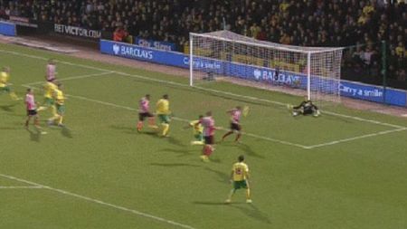 Asta e ratarea sezonului în Premier League!** VIDEO Cum a reacționat un fundaș după ce a rămas singur cu poarta goală, iar adversarii se pregăteau să pună mingea la centru