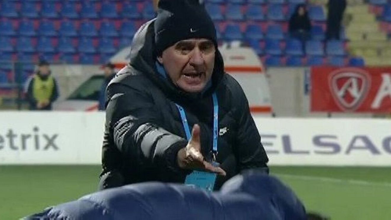 Gică Hagi, un pachet de nervi la FC Botoșani – Farul! Ce l-a determinat pe „Rege” să răbufnească pe marginea terenului: camerele TV au surprins momentul