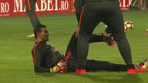 OUT înainte de meci! Niță s-a accidentat la încălzire, iar Reghe a fost forțat să-l schimbe. Are probleme la genunchi și va efectua un RMN