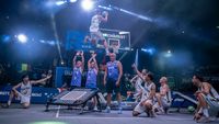 Florentin Petre, Dănciulescu și Prunea, parte din show-ul baschetbalistic de la Circul Metropolitan