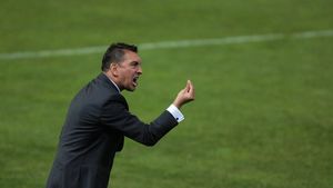 Stelistul Ilie Dumitrescu și-a "trimis" fiul să joace pentru Dinamo: "Normal că s-a consultat cu mine înainte să ia decizia"