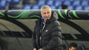Dan Petrescu, lăudat de un rival la titlu înaintea celui mai tare play-off din istoria Superligii: „Merită mult mai apreciat decât este acum!” Comparația cu o legendă din La Liga | VIDEO EXCLUSIV