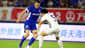 Chinezii au rămas mască după ce au aflat cât câștigă Dănălache.** Drogba e la ani lumină de el, fanii fac glume pe seama românului