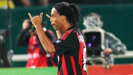 De asta s-a întors acasă!** Ronaldinho, dorit de mai multe școli de samba pentru Carnaval