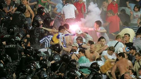 Mesaj ȘOCANT pentru fanii englezi:** "Nu vă duceți la Euro 2012! S-ar putea să vă întoarceți acasă într-un sicriu"