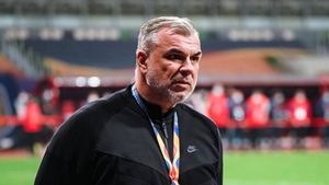 O jurnalistă din Emirate a contestat contractul de 6.000.000 de dolari oferit lui Cosmin Olăroiu pentru a fi selecționer. Într-o intervenție rară, ziarista a dat verdictul: „Să nu luăm o decizie emoțională!”