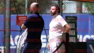 El este românul, miliardar în euro, care îl vrea partener de dublu la tenis pe Roger Federer! I-a făcut o ofertă și pentru a deveni imaginea companiei sale. Imaginile momentului, la București | FOTO