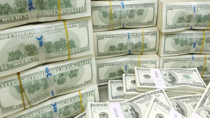 Fotbalul sfidează criza! **Cele mai importante 15 contracte semnate în luna februarie