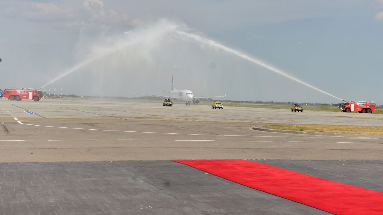 Reacție dură a unui român cunoscut pus să se descalțe pe aeroportul Otopeni la controlul de securitate: "Nu mai contează nici eventualul miros al picioarelor"