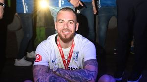 Într-un val de hate și ironii, Ilie Dumitrescu nu s-a mai putut abține și a reacționat legat de pozele în care Denis Alibec apare alături de Kevin de Bruyne! „Dacă și-a permis să stea cu cămașa deschisă”