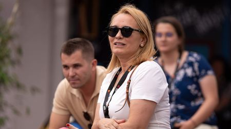 „Bună seara, București”, de la Koln: Andreea Esca a fost un magnet printre fanii naționalei la meciul România - Belgia! Cum a venit îmbrăcată prezentatoarea PRO TV
