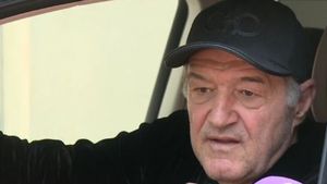 Singura speranță a lui Gigi Becali pentru transferul verii la FCSB sunt...cetățenii din Schengen! „Stau câte 30-50 dezbrăcați şi alte câteva mii se uită la ei! Îți dai seama ce satanişti şi nemernici sunt?” | VIDEO