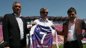 Petrovic, prezentat oficial: "Nu am cerut buget de transferuri"