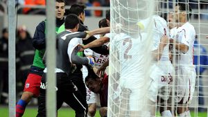 Reacții nesfârșite după bătaia pentru care ținem minte ultimul Steaua-Rapid!** Intră în scenă părinții: "Coman e lipsit de educație"