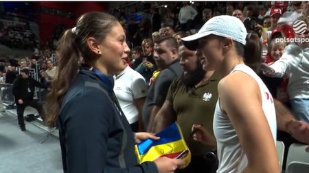 O jucătoare din echipa României s-a dus direct la Iga Swiatek și i-a cerut ceva neobișnuit, după meciul din Billie Jean King Cup! Jurnaliștii polonezi au rămas fără cuvinte: „S-a așezat la coadă”. FOTO