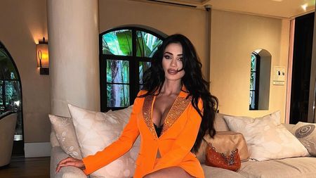 Românca din Pașcani, care s-a iubit cu un fotbalist din Serie A și cu un cunoscut pilot de Moto GP, e însărcinată cu celebrul designer Philipp Plein! Creatorul și-a părăsit logodnica pentru moldoveancă Andreea Sasu. GALERIE FOTO