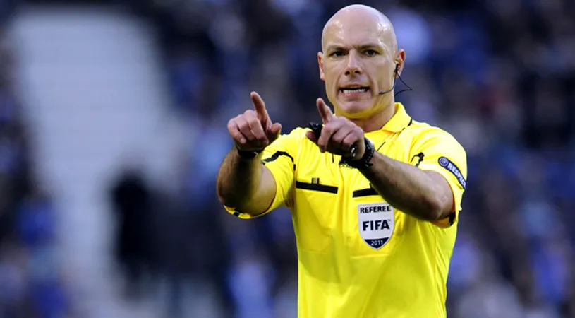 VIDEO Howard Webb cântă 