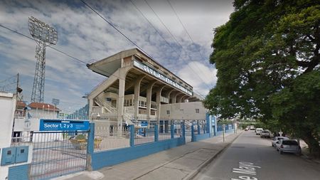 Atac tip comando la un club de fotbal: "Au neutralizat personalul de pază, au furat bani din seif și documente importante"

