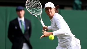Gest rușinos al spectatorilor de la Wimbledon față de Iga Swiatek. Ce au făcut când liderul WTA s-a întors după pauza de vestiar, unde a stat mai mult decât ar fi trebuit