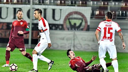 Rotariu îl ajută pe Andone să respire. Voluntari - Dinamo 1-2. "Câinii" au deschis scorul dintr-un penalty ușor acordat