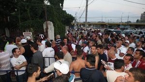 "Eu dau bani la Rapid, iar fanii dau cu pietre în mine!"