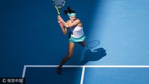 Film în alb și negru la Linz. Buzărnescu a fost stâncă în fața unei foste jucătoare de Top 10: a servit la 5-3 în seturile 2&3, dar s-a impus la tiebreak în decisiv. Cîrstea, mai bună un set decât semifinalista de la Wimbledon, s-a stins apoi în fața Rybarikovei