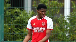 Există un nou atacant fenomenal: Chido Obi-Martin, de la Arsenal! I-a dat 10 goluri lui FC Liverpool la Under16. VIDEO