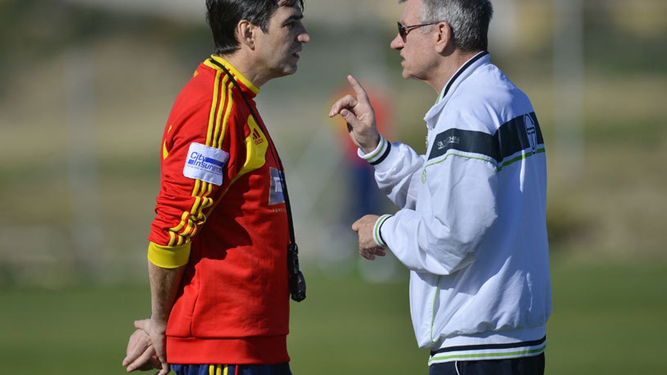 Amicalele cu Chile și Uruguay ar putea pica din cauza rupturii dintre Pițurcă și Iordănescu! Sandu: "Nu-i răspunde lui 'Puiu' la telefon, e anormal!"