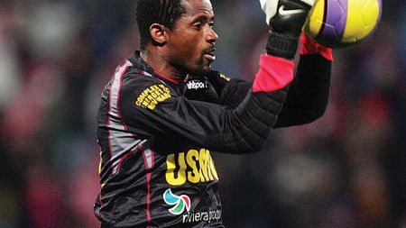 Dossey a ieșit din comă!