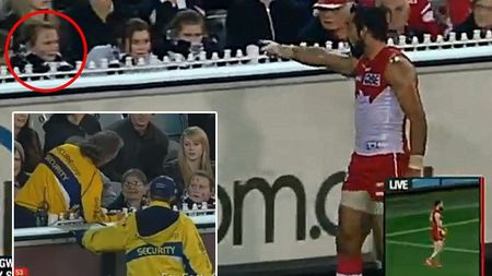 VIDEO Momentul care a șocat un stadion întreg! O fetiță de 13 ani a ajuns direct în arestul poliției pentru ce a făcut