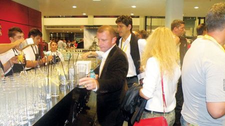 Meniu de lux la zona VIP!** Mircea Sandu a "botezat" noul stadion cu șalău de Nil, calamari și alte rafinamente culinare