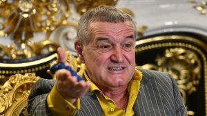 Gigi Becali, supărat după victoria cu FC Argeș! L-a băgat în ședință pe Nicolae Dică. „Vreau să dominăm adversarul! I-am cerut explicații!”