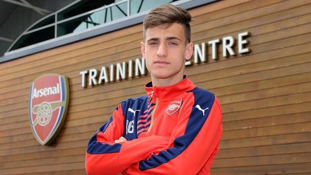 Singurul român care joacă pentru o echipă din "Big Four" trage tare să ajungă "mare". VIDEO | Vlad Dragomir, gol pentru echipa de tineret a lui Arsenal în amicalul cu Hamburg