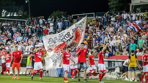 SERIAL ECHIPELE REÎNFIINȚATE | Promovarea a costat Oțelul 65.000 de euro. La anul se încearcă intrarea în Liga 2 cu 350.000 de euro. Iulian Apostol: "Promit că la Galați nu vor mai veni mercenari! Îi știu, stau toată ziua în studiourile TV. Le zice specialiști"