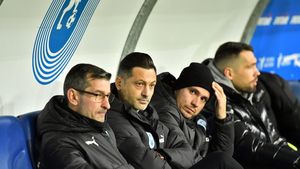 Cum au reacționat jucătorii Universităţii Craiova după plecarea lui Mirel Rădoi! „Erau foarte jos ca stare psihică”. Ce antrenor s-ar potrivi în Bănie