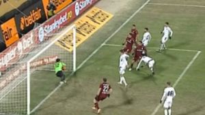 Scandal uriaș la meciul CFR Cluj - FC Voluntari! Ardelenii au cerut gol la execuția lui Vinicius, dar arbitrul a considerat că mingea nu a trecut de linia porții. Verdictul lui Ion Crăciunescu