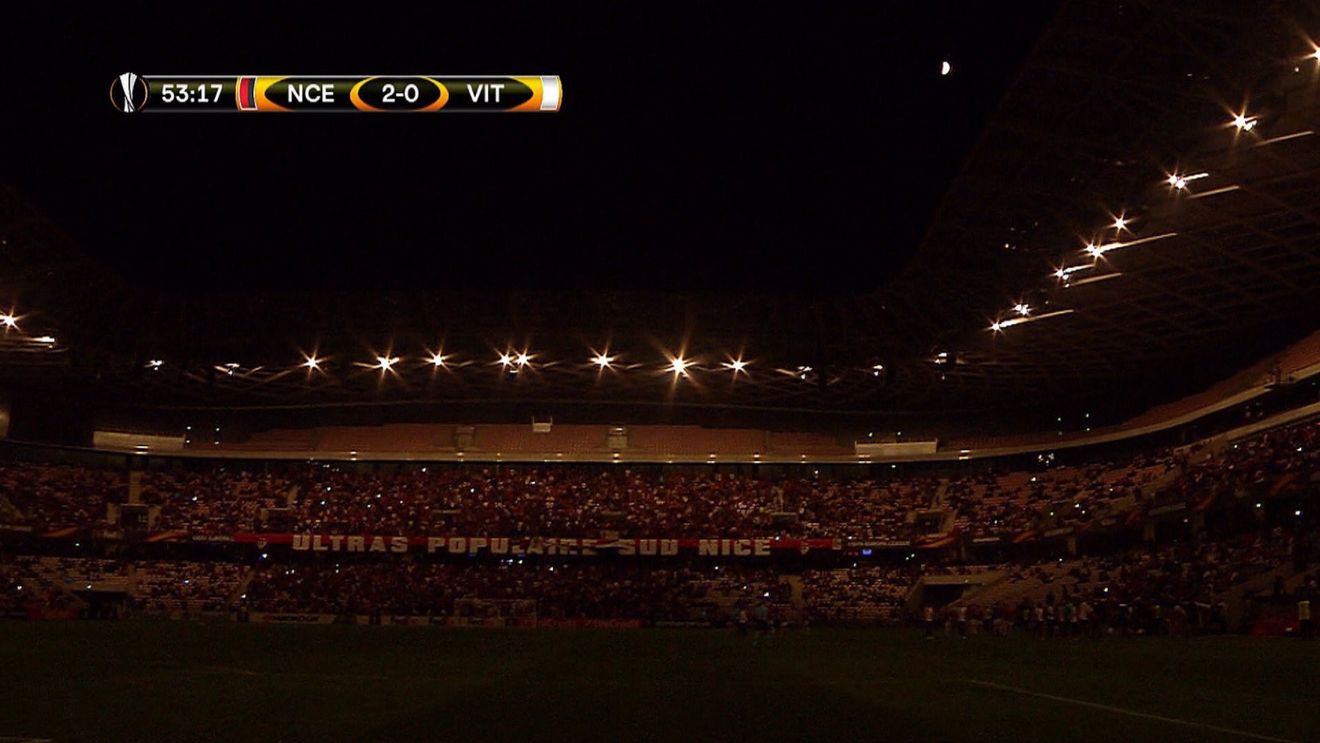 Nu, nu face parte din coregrafie :) Meciul dintre Nice și Vitesse din Europa League a fost întrerupt timp de 15 minute | FOTO