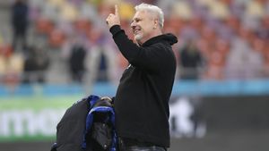 Șumudică ironizează FCSB și CFR Cluj. „Ar fi tare să nu prindă play-off-ul”