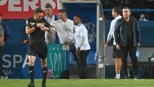 Adrian Ilie, șocat de comportamentul arbitrului cu fostul său coleg din Generația de Aur: „Mă mir că nu i-a dat Colțescu și două palme lui Gică Hagi!”