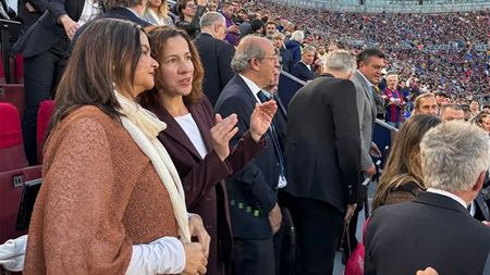 Cine e românca fotografiată în loja lui Joan Laporta la Barcelona – Real Madrid 2-0