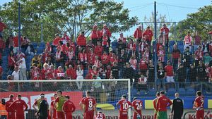 „E ciudat, a retrogradat din Superliga singura echipă care n-avea sponsor o firmă de pariuri”. Cum sunt îndepărtate milioane de euro din fotbalul românesc prin deciziile Guvernului și ale CNA. EXCLUSIV