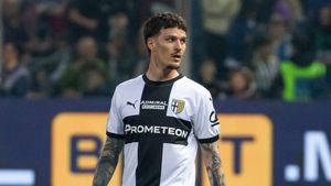 Răsturnare de situație cu transferul lui Dennis Man. Un club de Champions League a început negocierile cu Parma